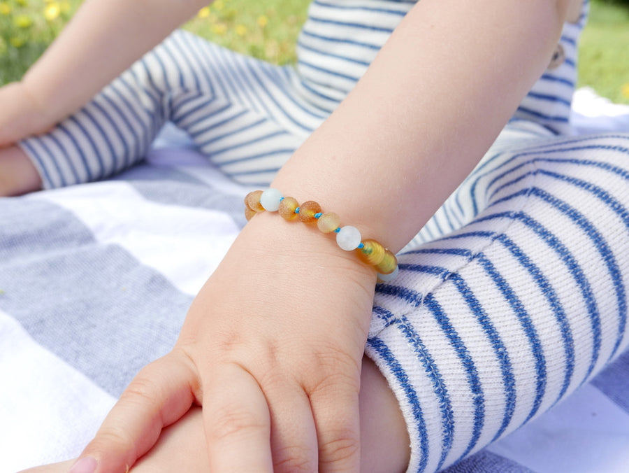 Relieve teething discomfort with our Amber kids' bracelet.