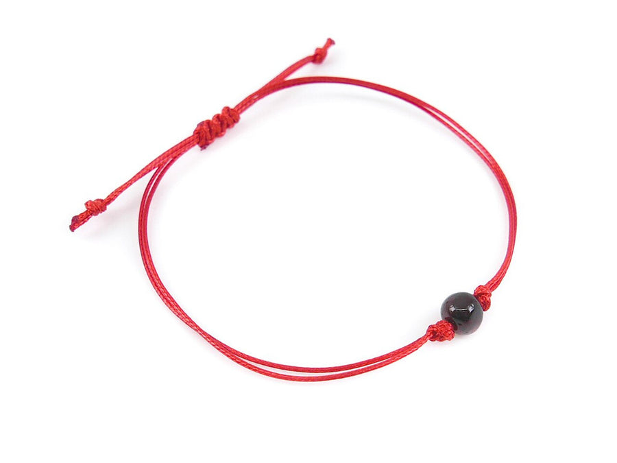 PULSERA DE HILO ROJO CON ÁMBAR BÁLTICO PULIDO EN COLOR CEREZA OSCURA