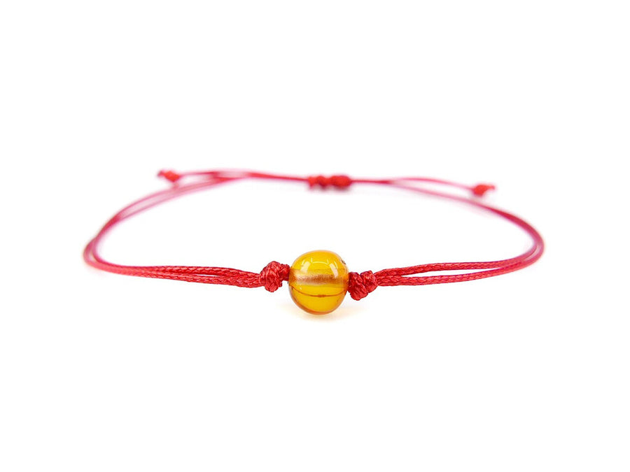 PULSERA DE HILO ROJO CON ÁMBAR BÁLTICO PULIDO EN COLOR MIEL